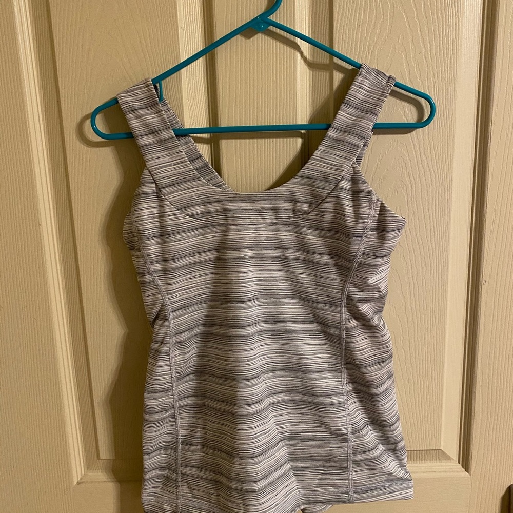 LULULEMON SIZE Scoop neck tank